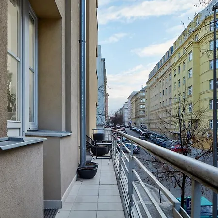 Days - 1bdr - Balcony - Workspace Daire